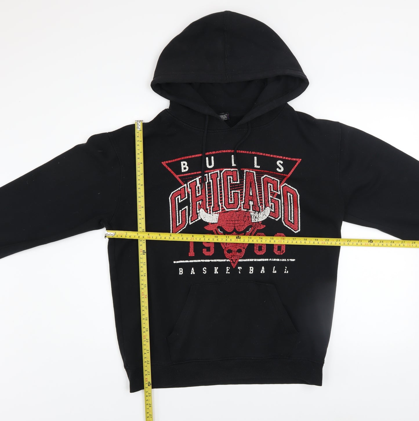 UNK Men's Black Chicago Bulls Pullover Hoodie Medium Basketball Graphic