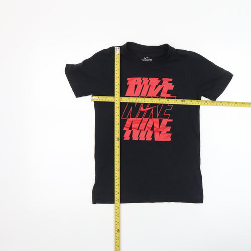 Nike Boys Black Red Graphic Short Sleeve T-Shirt Size S (128-137cm)