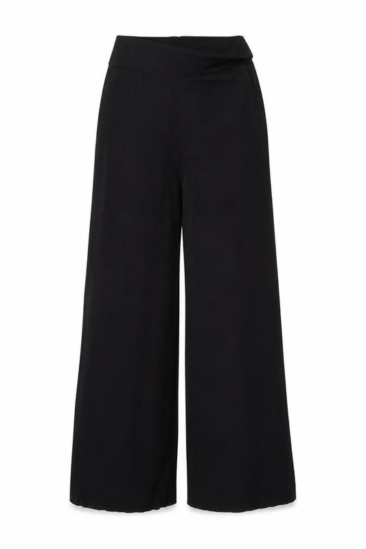Front view of Lennon Courtney & Kilkenny Design Women's Black Wide-Leg Trousers M
