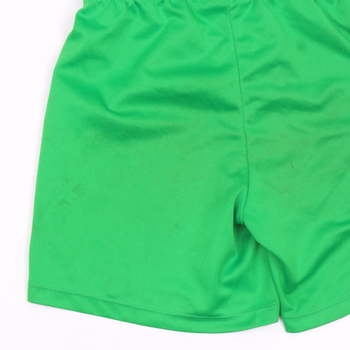 Umbro Boys Green Athletic Football Shorts YM Quick Dry Sportswear