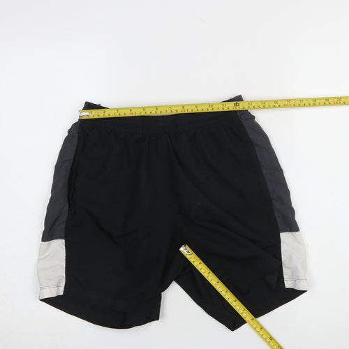 Umbro Men's Black Athletic Football Shorts Size S Quick Dry