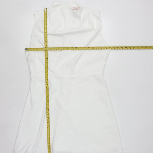 Emily & Me Women White Size 16 A-Line Sleeveless Knee Length Dress