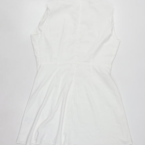 Emily & Me Women White Size 16 A-Line Sleeveless Knee Length Dress