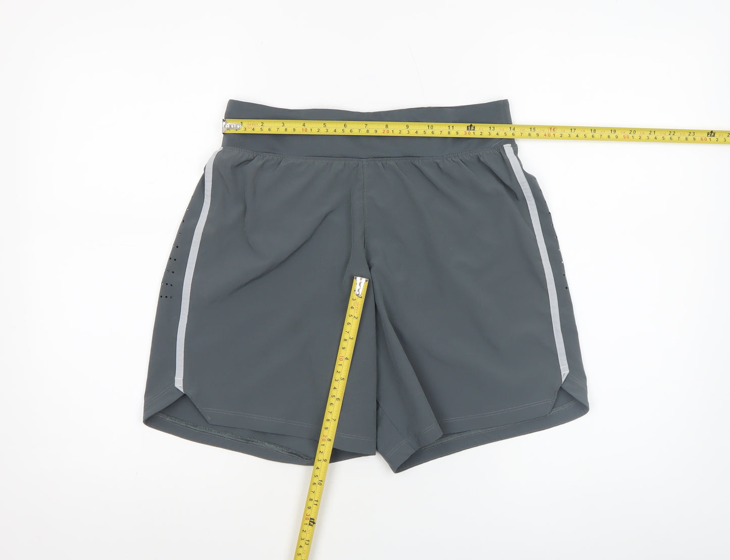 Under Armour Men's Grey Medium Athletic Running Shorts
