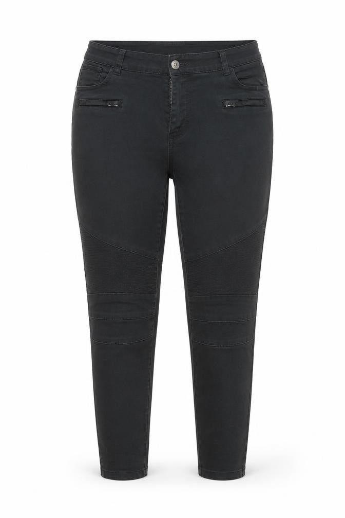 Front view of Denim Co Women's Black Skinny Stretch Jeans, size 16