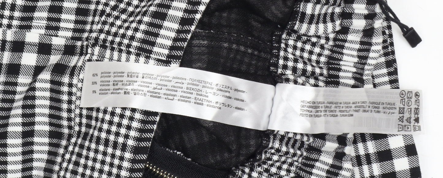 Bershka Women Black Check A-Line Short Skirt Size M