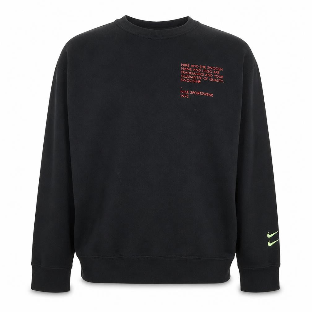 Front view of Nike boys’ black crew neck pullover sweatshirt xl standard fit 158-170cm