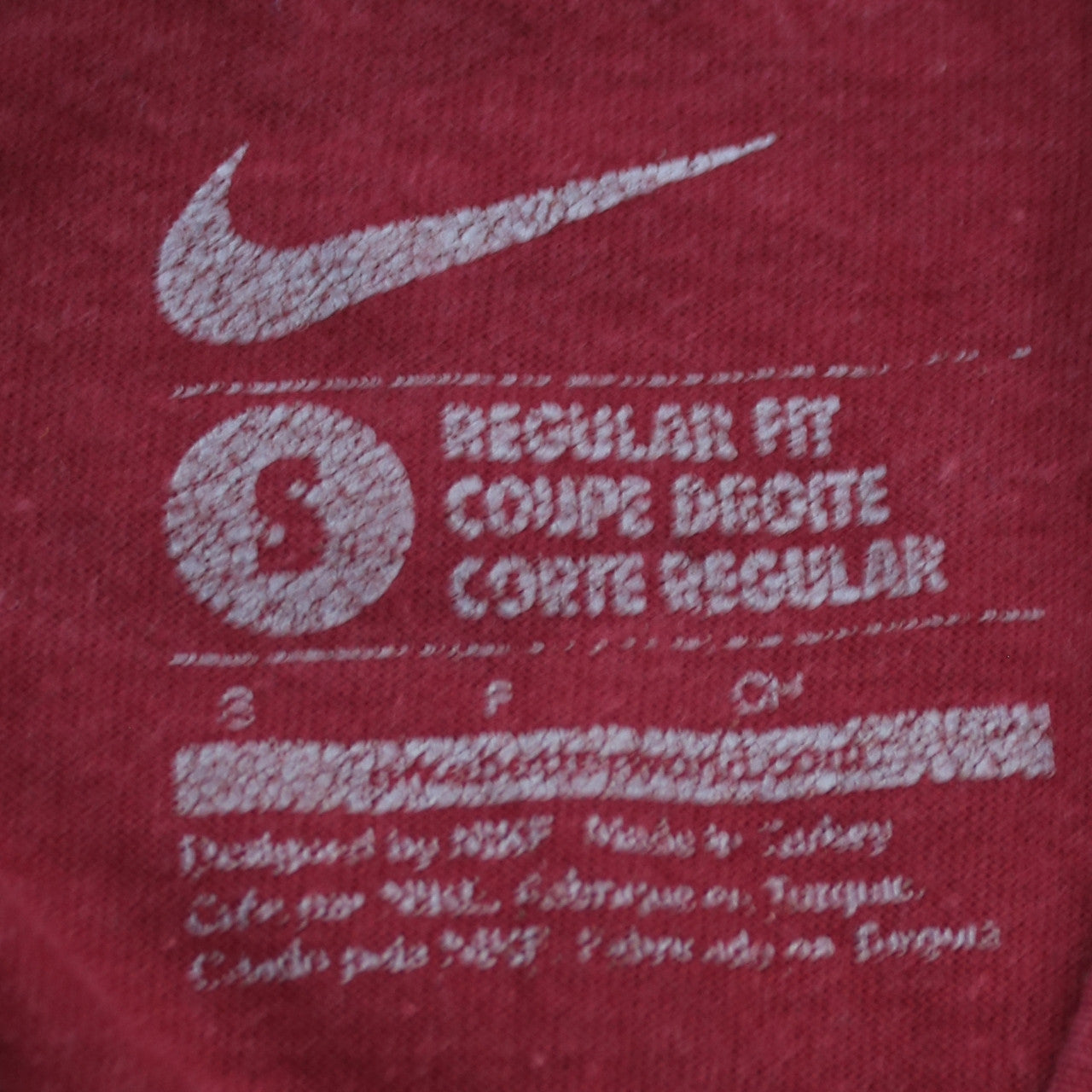 Nike Men's Red Small Regular Fit Graphic Cotton T-Shirt