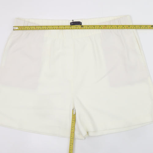 Marks and Spencer Women’s Ivory Chino Shorts Size 22 Regular Fit