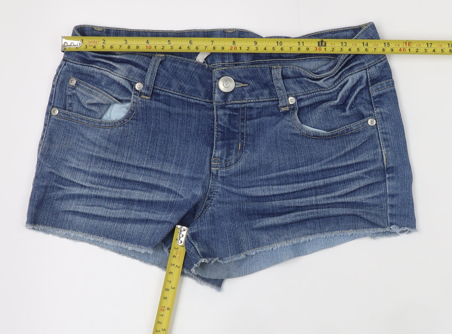 Forever 21 Women Blue Denim Cut-Off Shorts Size 8 Regular Fit Casual