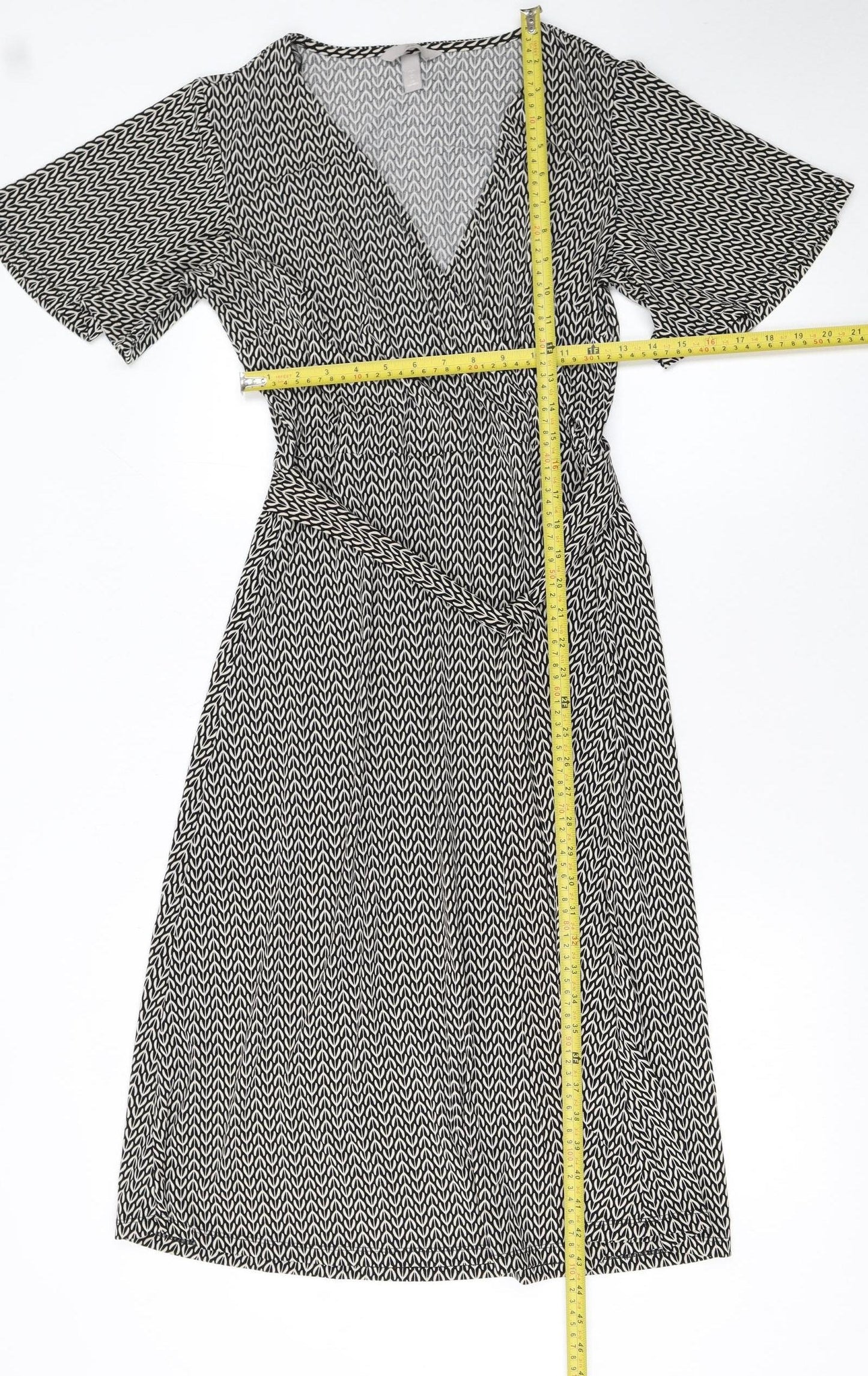 H&M Women Black Wrap Dress S Geometric Short Sleeve V-Neck Workwear