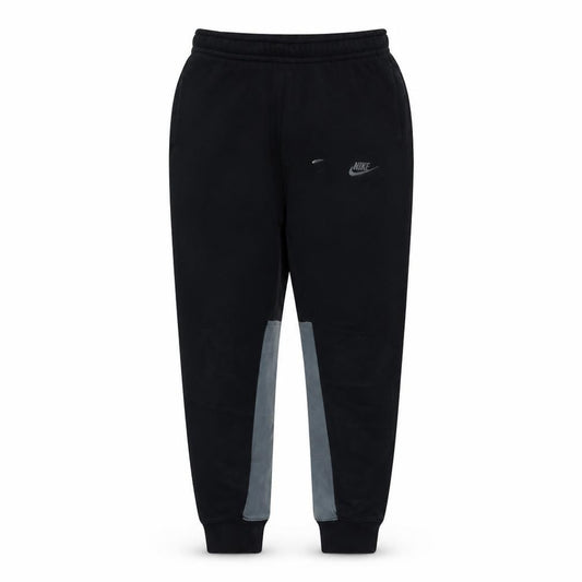 Front view of Nike men’s black jogger trousers s regular fleece tapered fit