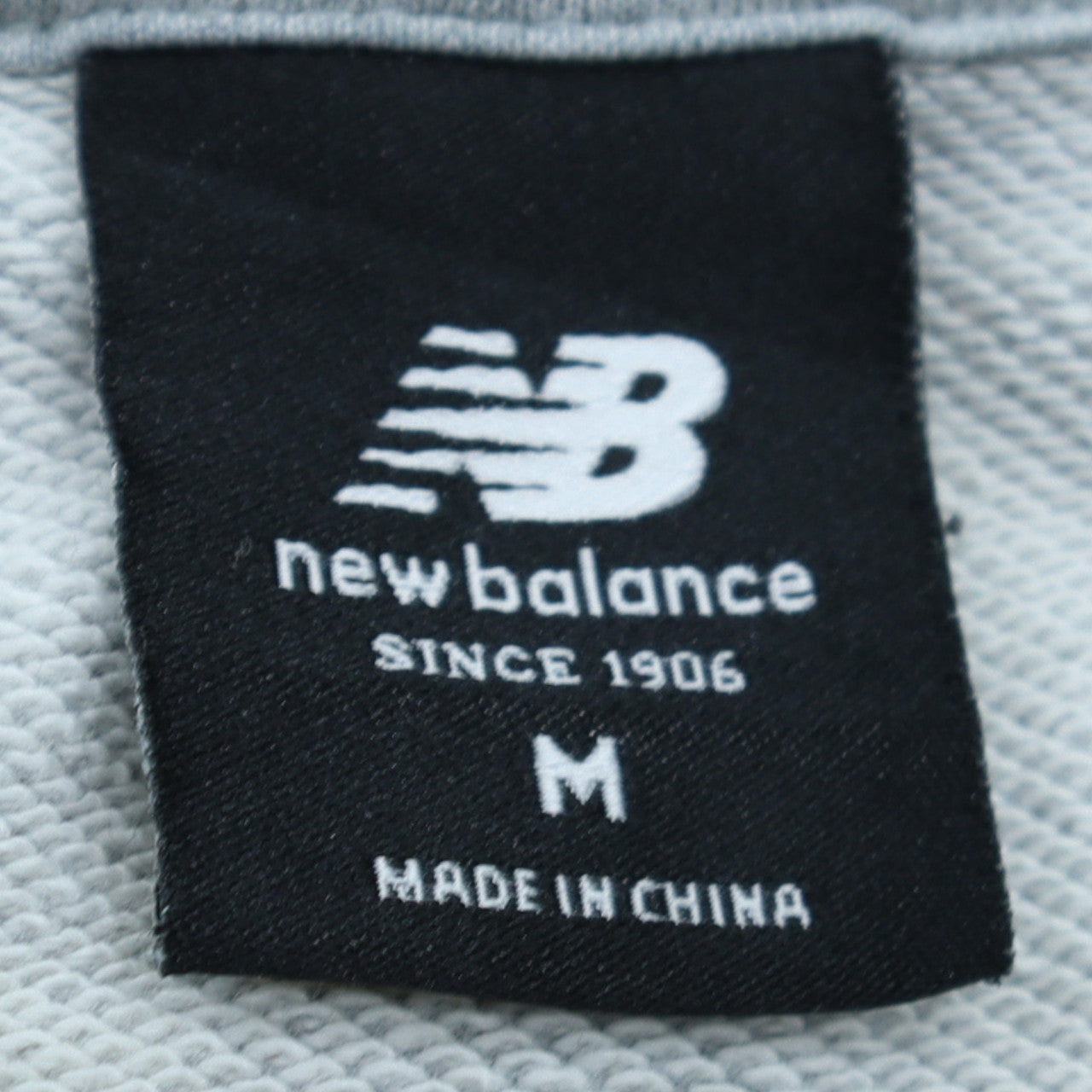 New Balance Men's Grey Graphic Pullover Sweatshirt M