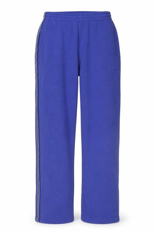 Front view of Cotton Traders Men's Blue Sweatpants Small Relaxed Fit Joggers