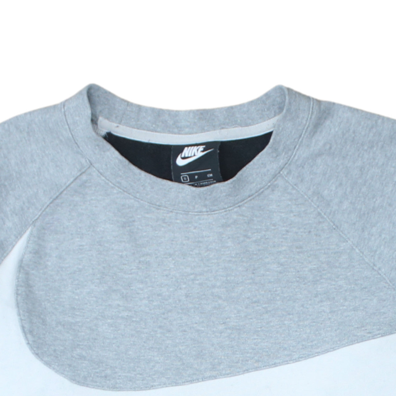 Nike Men's Grey Small Logo Pullover Sweatshirt Regular Fit