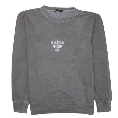 PrettyLittleThing Women Grey Pullover Sweatshirt Size M Wyoming 1986 USA Embroidered