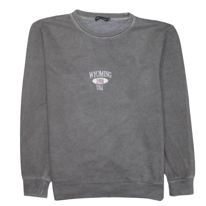 PrettyLittleThing Women Grey Pullover Sweatshirt Size M Wyoming 1986 USA Embroidered