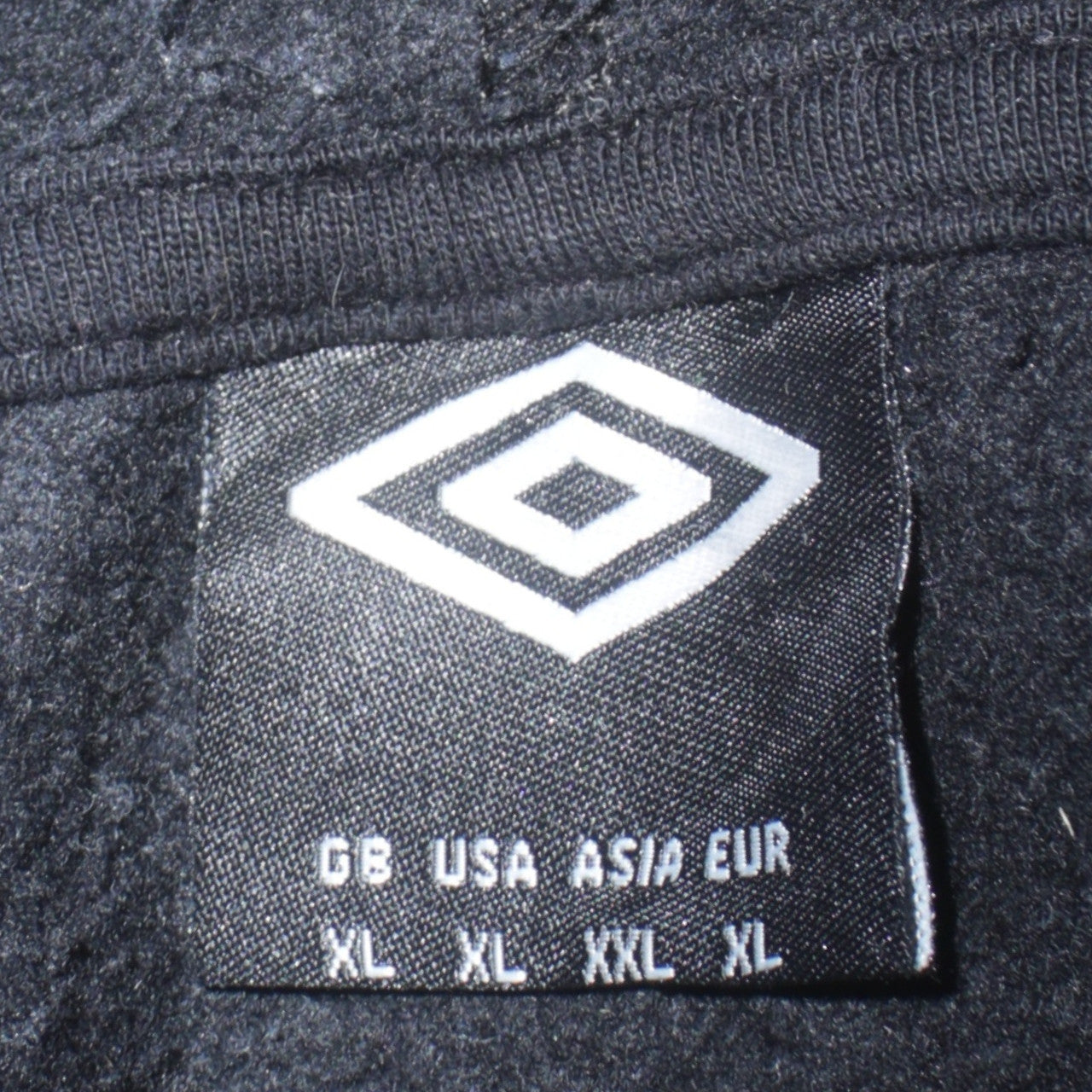 Umbro Men's Black XL Pullover Hoodie with Logo Design