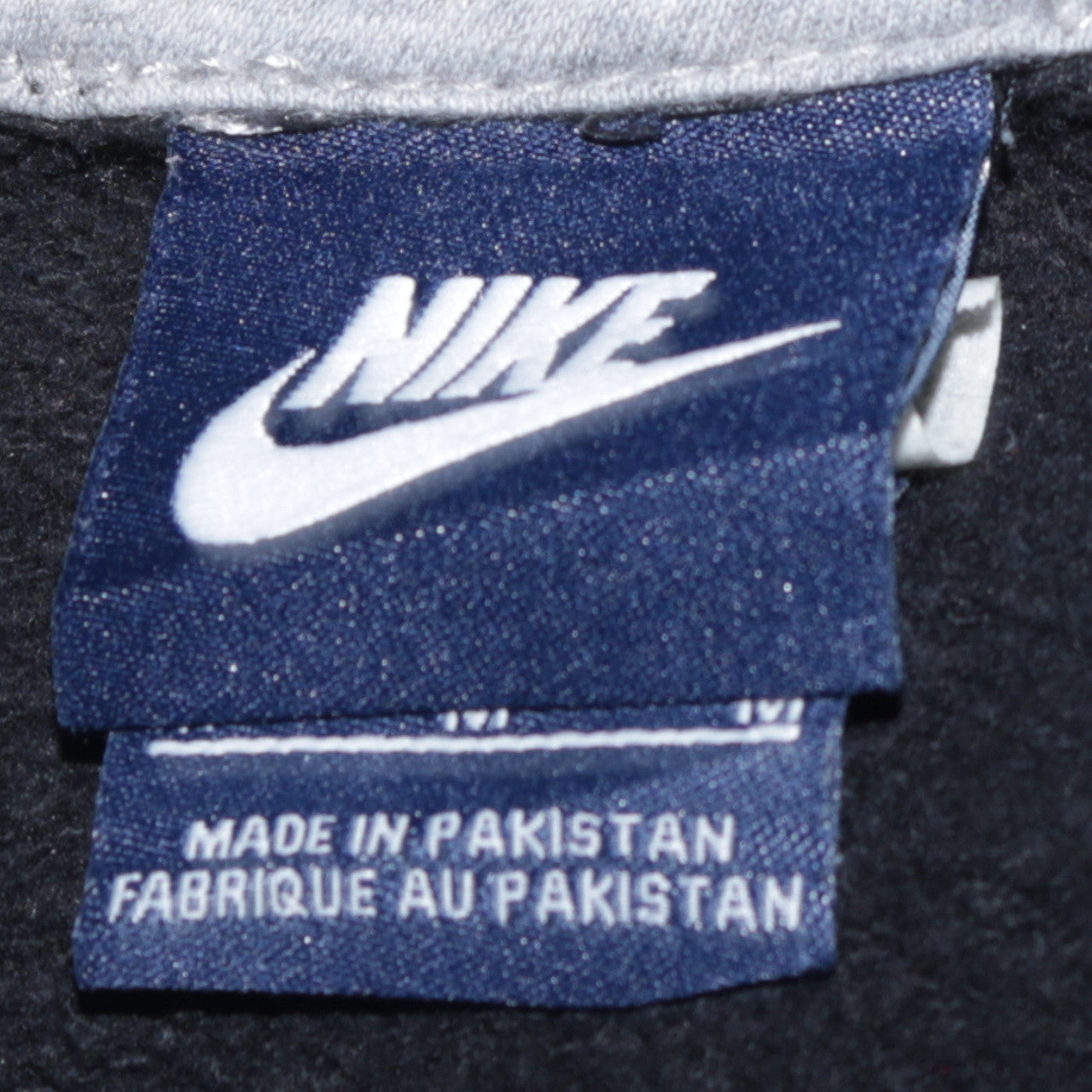 Nike Men’s Black Pullover Hoodie Medium Logo Hooded Sweatshirt