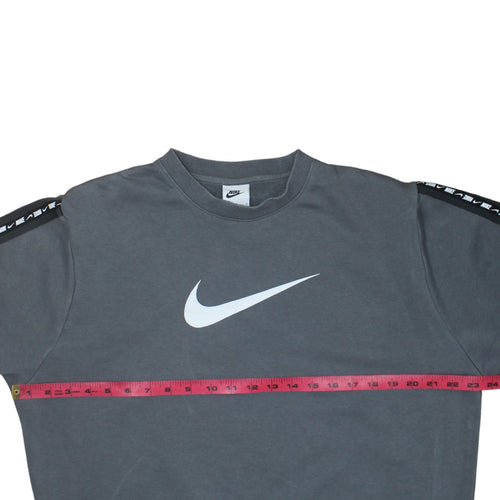 Nike Men’s Grey Logo Pullover Sweatshirt M Crew Neck Sportswear