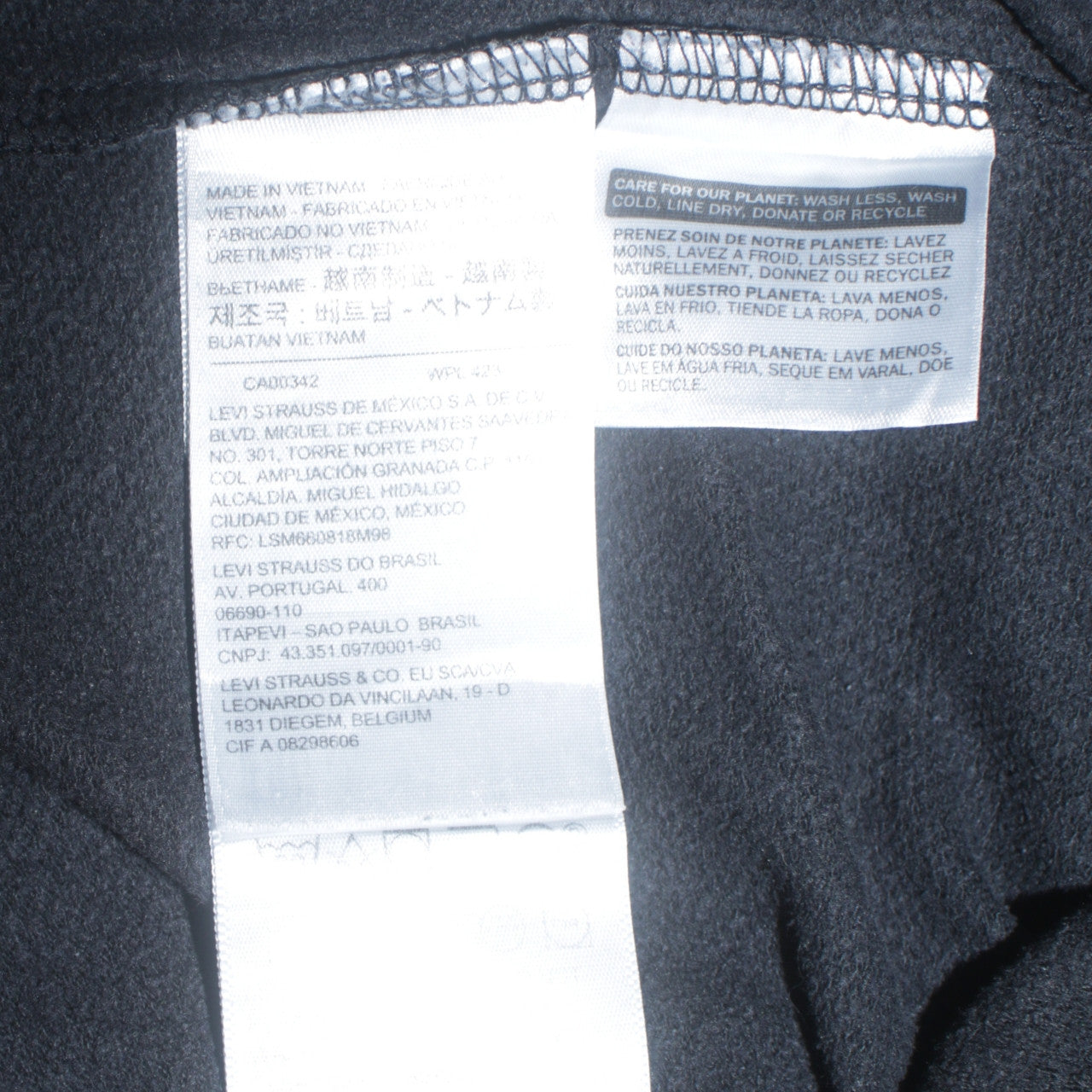 Levi's Women's Black Small Crew Neck Pullover Sweatshirt