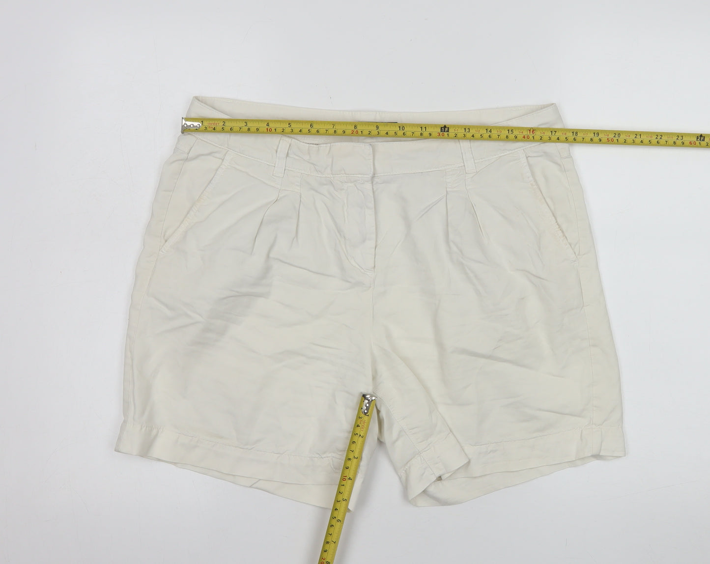 Tommy Hilfiger Women Ivory Chino Shorts Size 8 Pleated Twill Casual