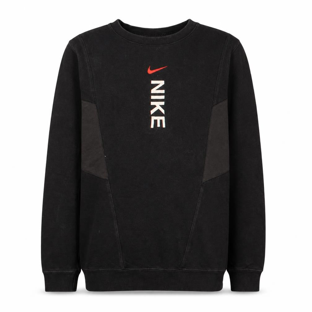 Front view of Nike boys’ black xl pullover fleece sweatshirt with logo graphic