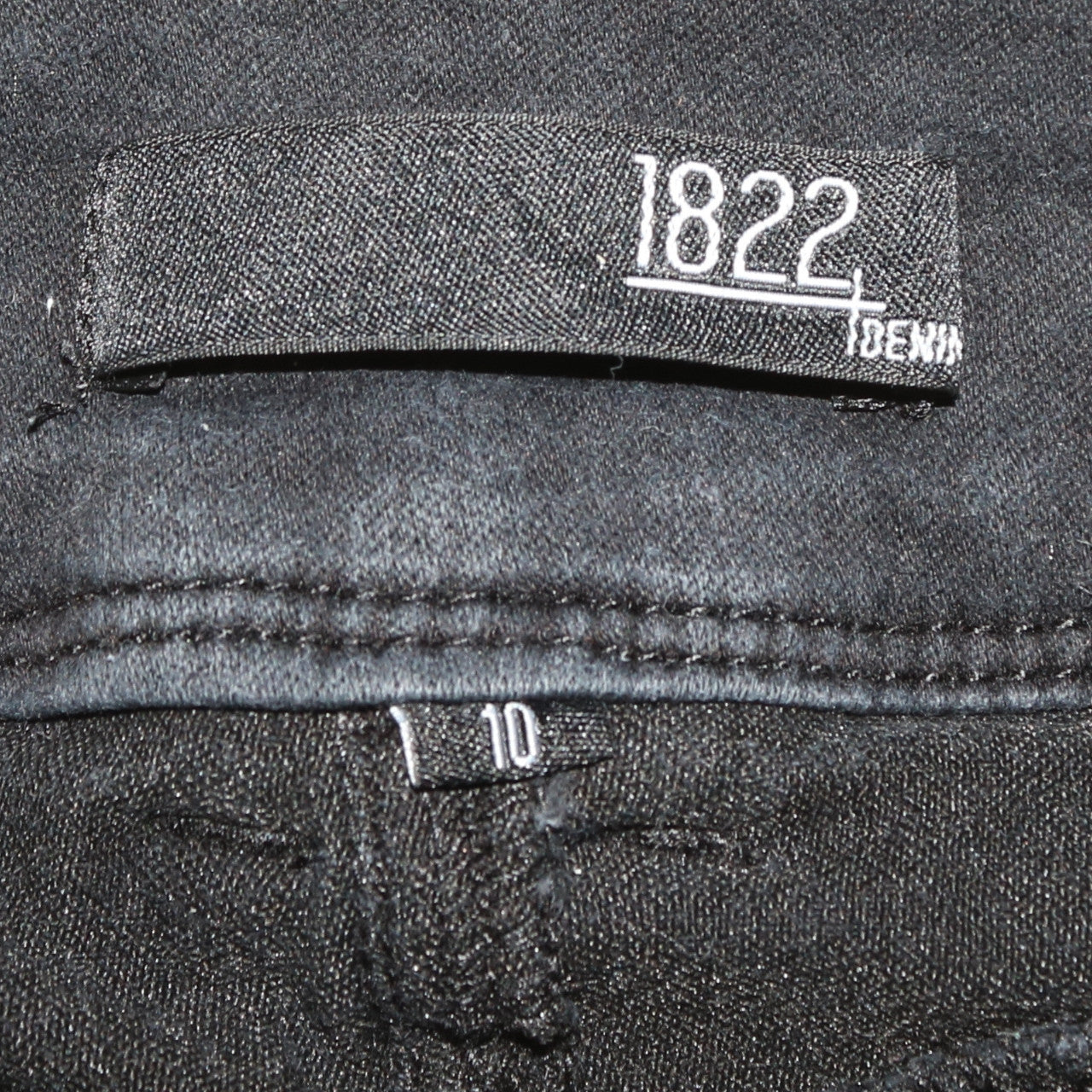1822 Denim Women's Black Size 10 Bermuda Stretch Shorts