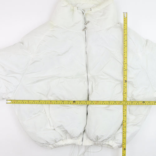 PrettyLittleThing Women’s Petite White Cropped Puffer Jacket UK 2