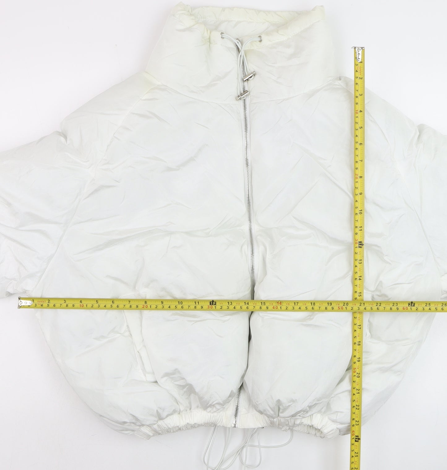 PrettyLittleThing Women’s Petite White Cropped Puffer Jacket UK 2