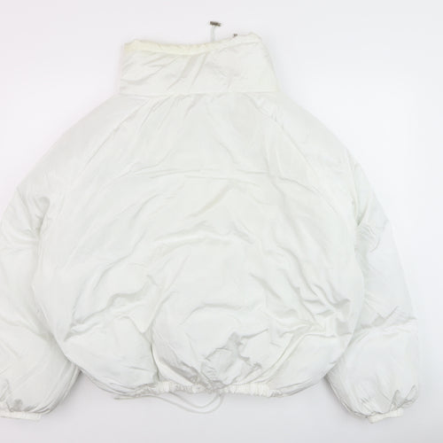 PrettyLittleThing Women’s Petite White Cropped Puffer Jacket UK 2