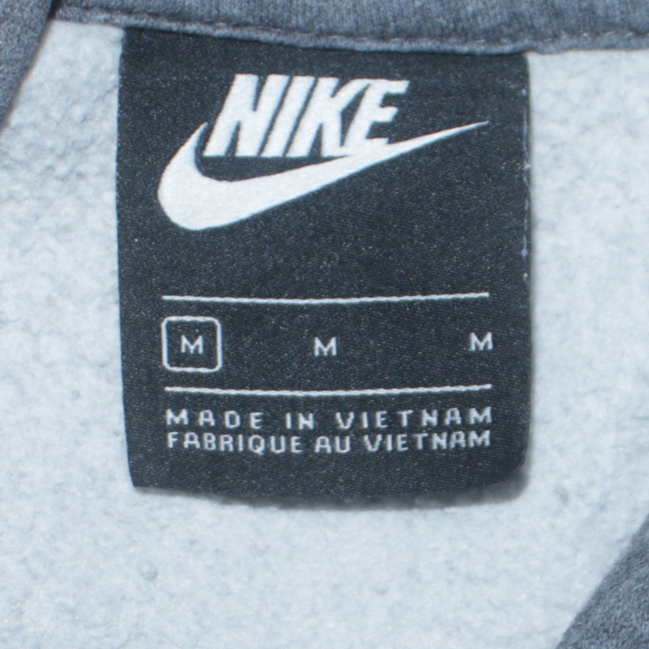 Nike Men’s Grey Pullover Hoodie Size M Sports Fleece Sweatshirt