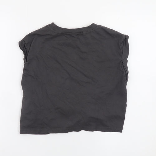Micas Women's Black Cropped Sleeveless Graphic T-Shirt Medium