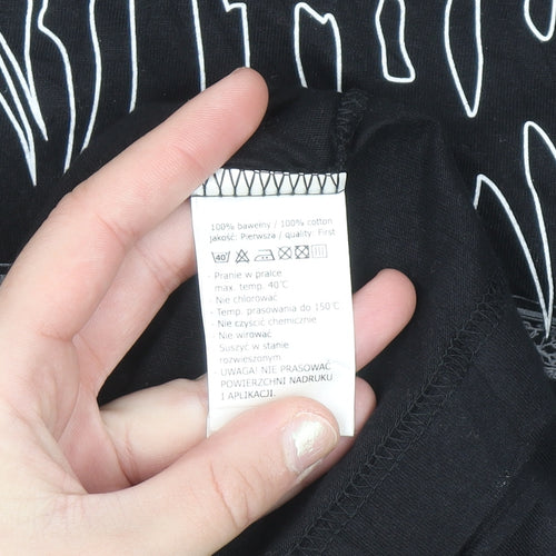 Carton Merchandising Men's Black Band Graphic T-Shirt Size S