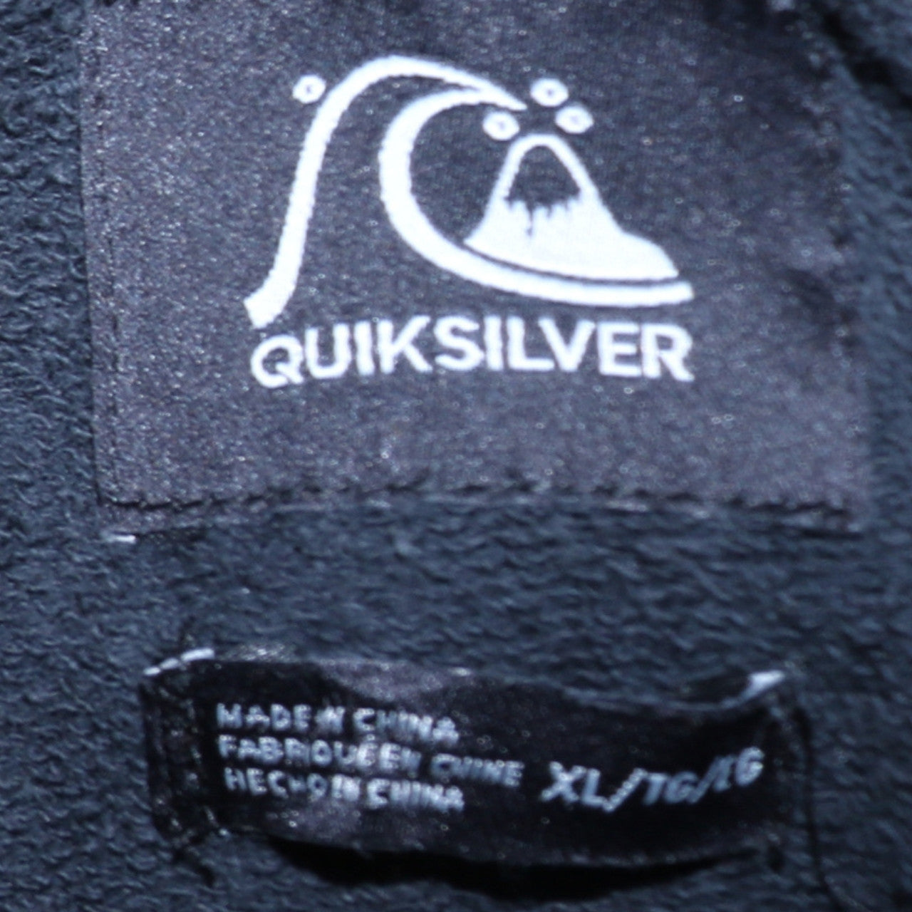 Quiksilver Men’s Black XL Pullover Hoodie with Snake Graphic