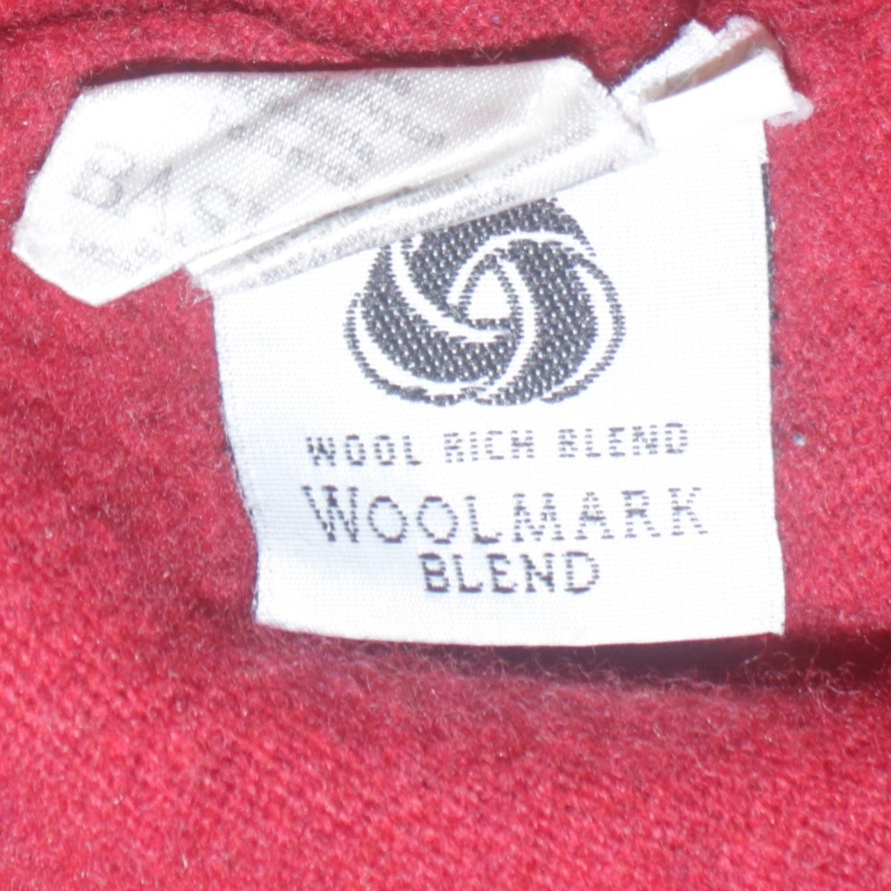 Lacoste Men's Red Wool Blend V-Neck Jumper XL Classic Knit