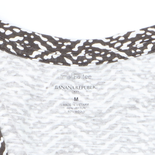 Banana Republic Women Brown Geometric V-Neck Short Sleeve T-Shirt M