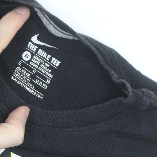 Nike Teens Black XL Athletic Fit Graphic Logo T-Shirt