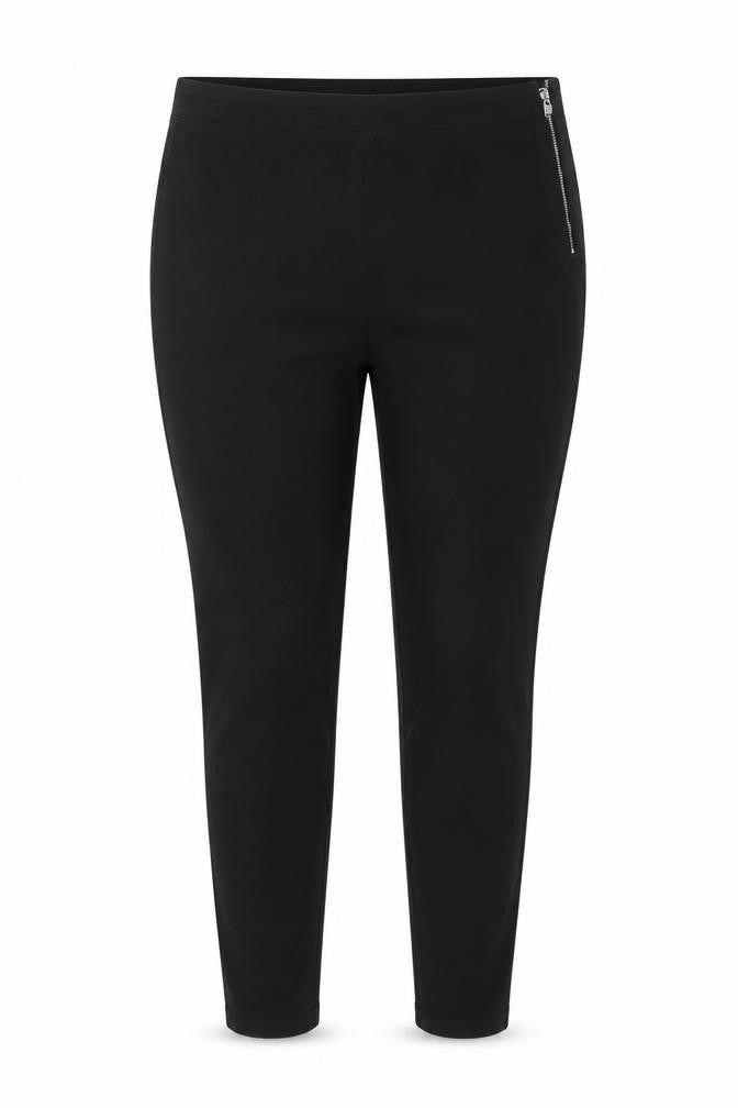 Front view of Savior Women's Black, size 14 Slim, Fit Jegging Jeans