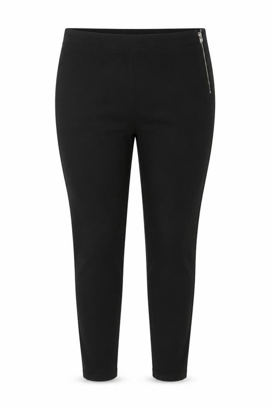 Front view of Savior Women's Black, size 14 Slim, Fit Jegging Jeans
