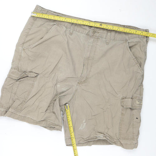 Wrangler Men's Beige Cargo Shorts Size 42 Cotton Casual Wear