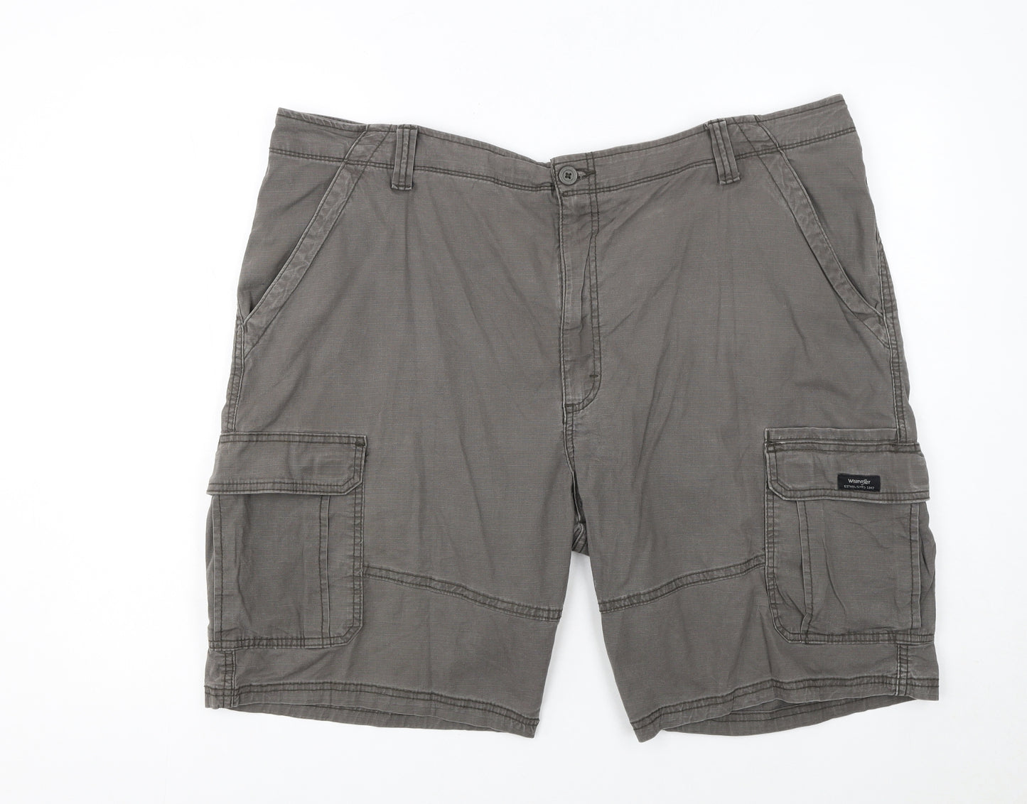 Wrangler Men's Grey Relaxed Fit Cargo Shorts Size 42