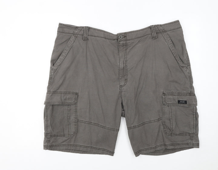 Wrangler Men's Grey Relaxed Fit Cargo Shorts Size 42