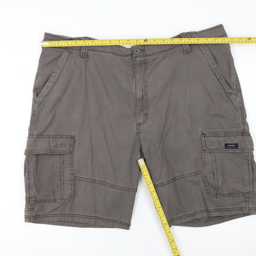 Wrangler Men's Grey Relaxed Fit Cargo Shorts Size 42
