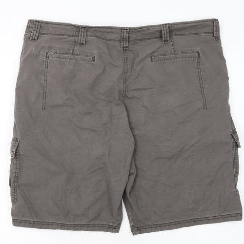 Wrangler Men's Grey Relaxed Fit Cargo Shorts Size 42