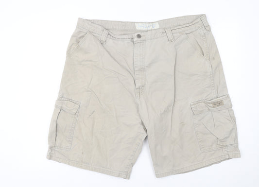 Wrangler Men's Beige Cargo Shorts Size 40 Cotton Canvas Casual