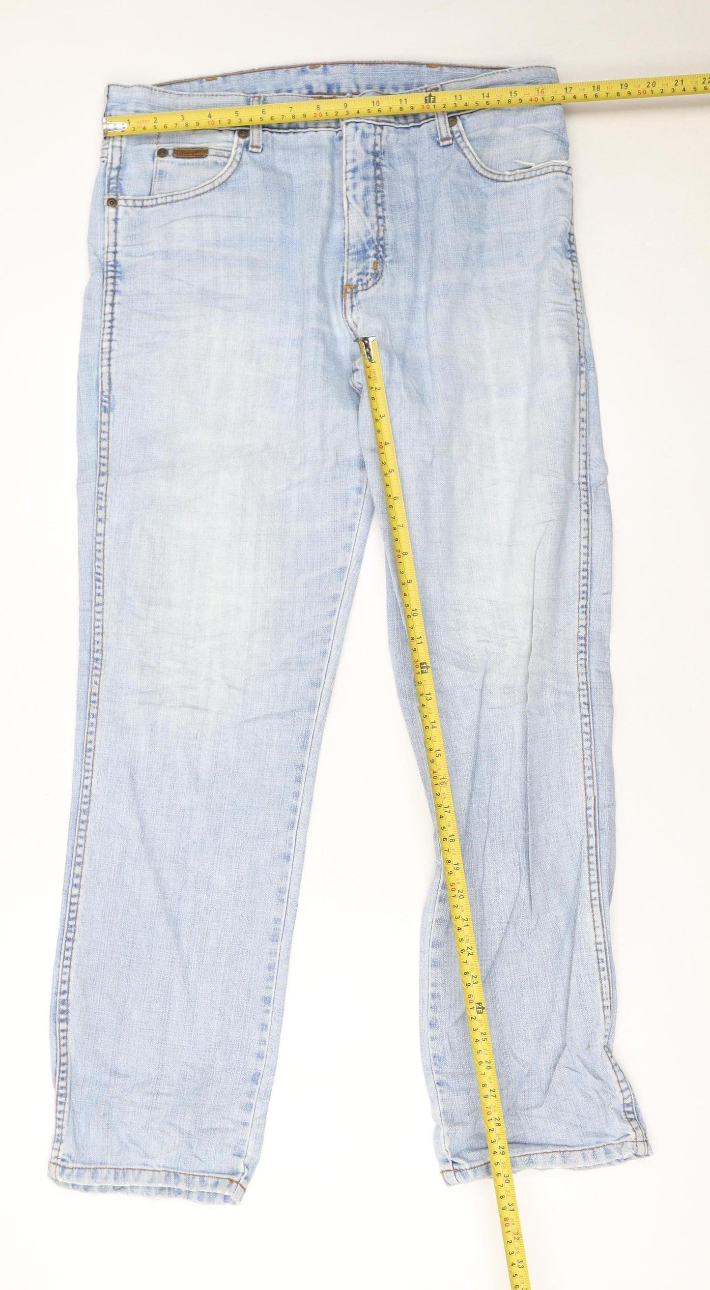 Wrangler Men’s Blue 34x32 Regular Fit Light Wash Straight Jeans