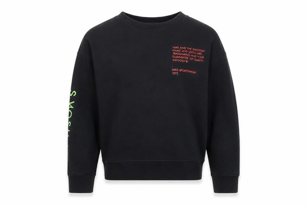 Front view of Nike boys’ black graphic pullover sweatshirt size small 128-137cm