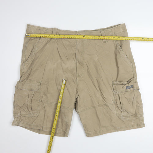 Wrangler Men's Beige Cargo Shorts Size 40 Relaxed Fit Cotton Blend