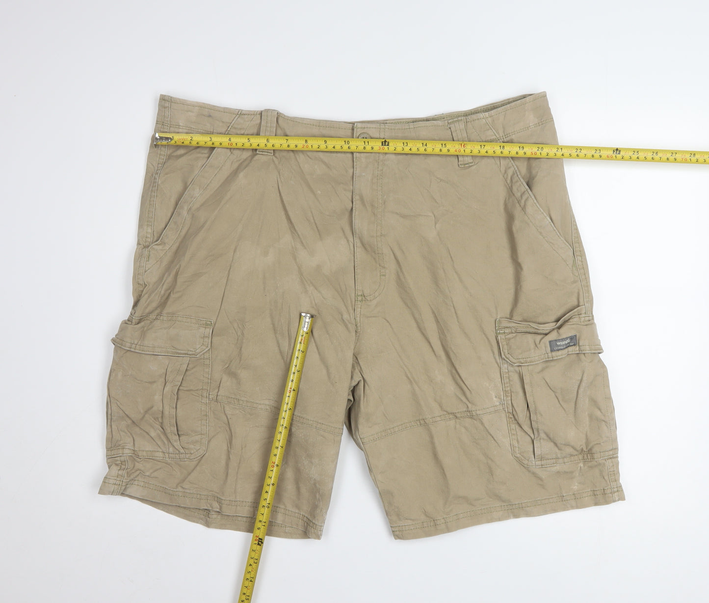 Wrangler Men's Beige Cargo Shorts Size 40 Relaxed Fit Cotton Blend